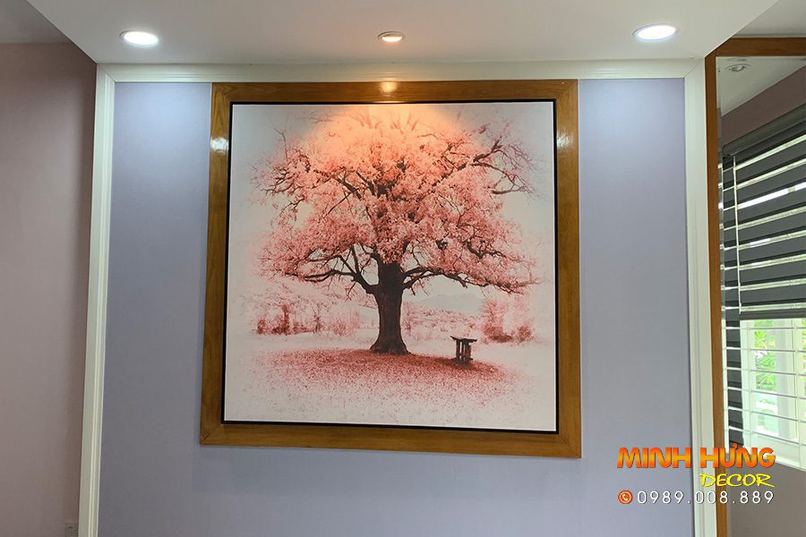 Tranh treo tường tạo điểm nhấn cho mảng tường nội thất